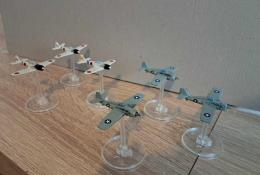 3x Grumman F4F Wildcat a 3x Mitsubishi A6-M2 Zero