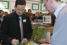 Essen Spiel'08 - Reiner Knizia podepisuje hru